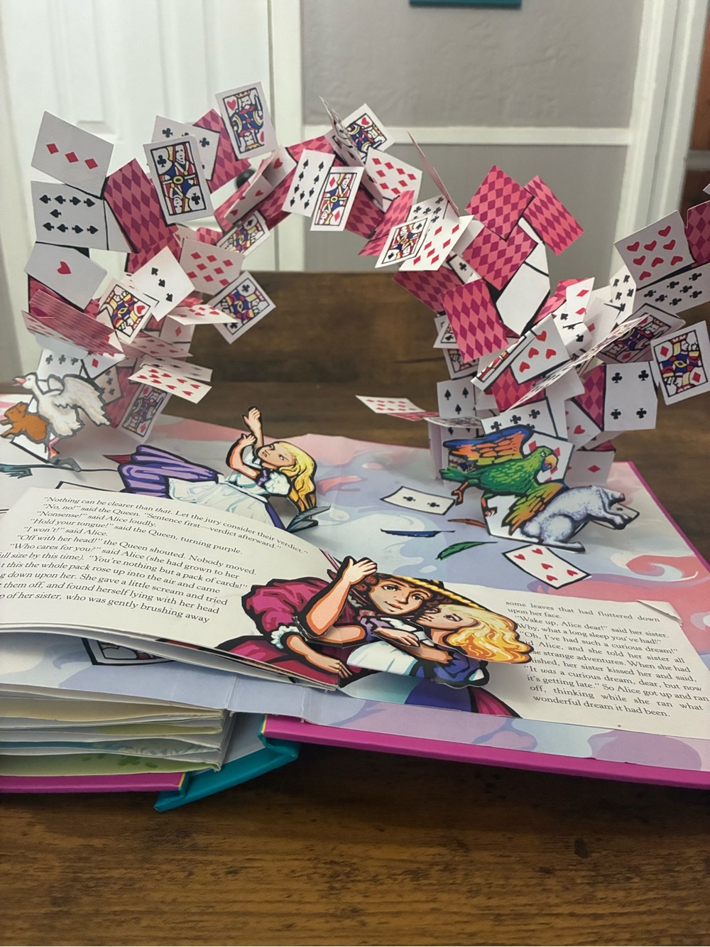 Alice’s Adventures in Wonderland: A Pop Up Adaptation - Picture 8 of 9